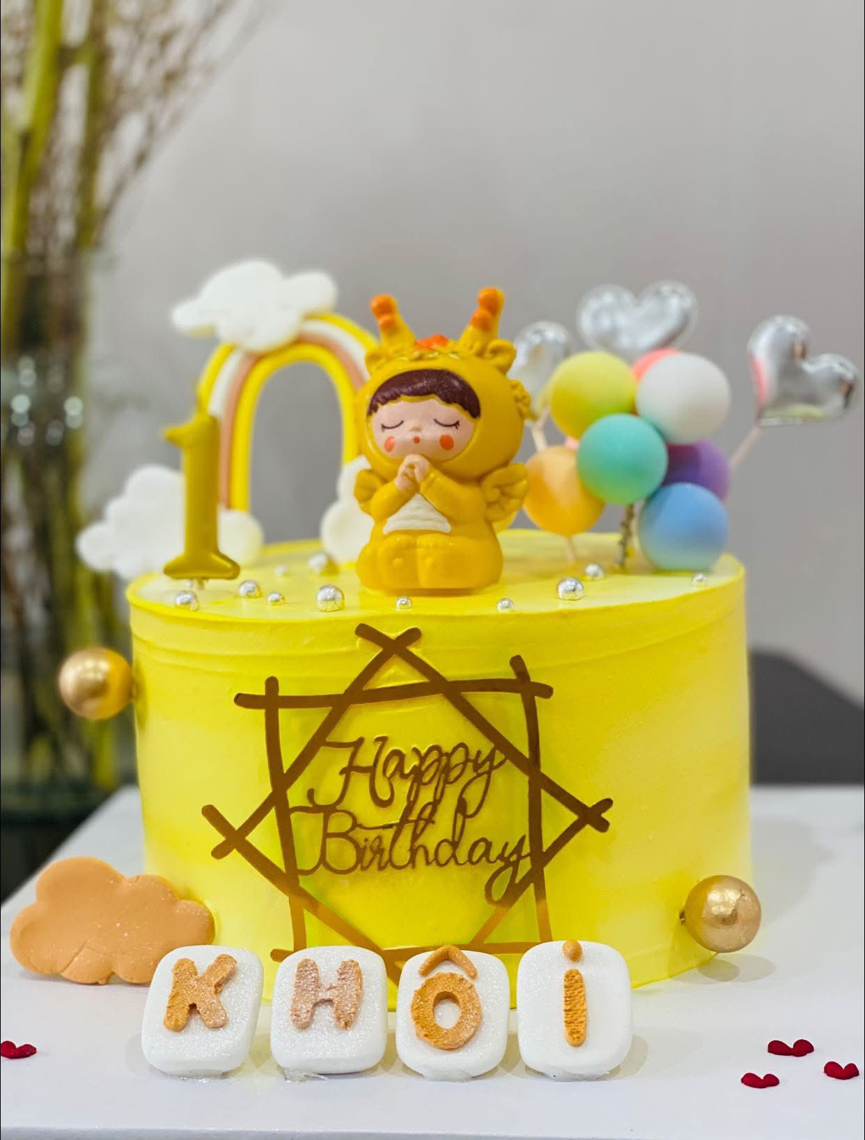 Bánh kem rồng vàng