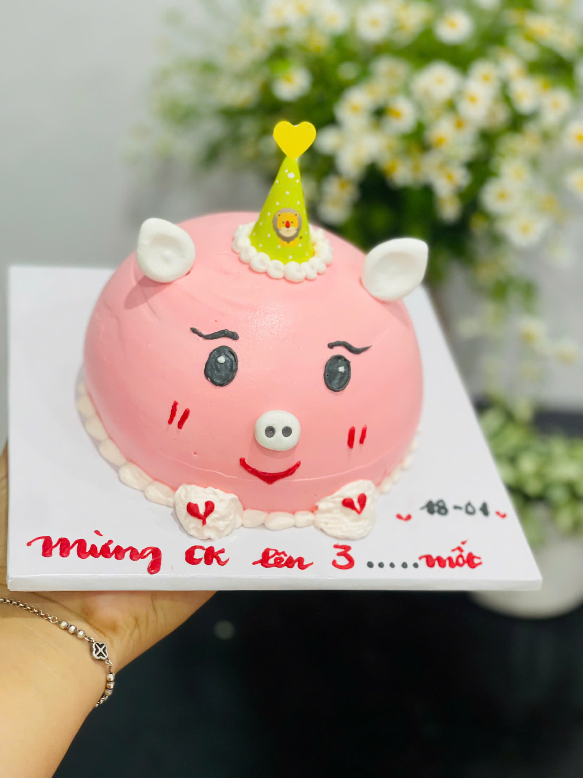 Bánh kem tạo hình mặt ủn ỉn