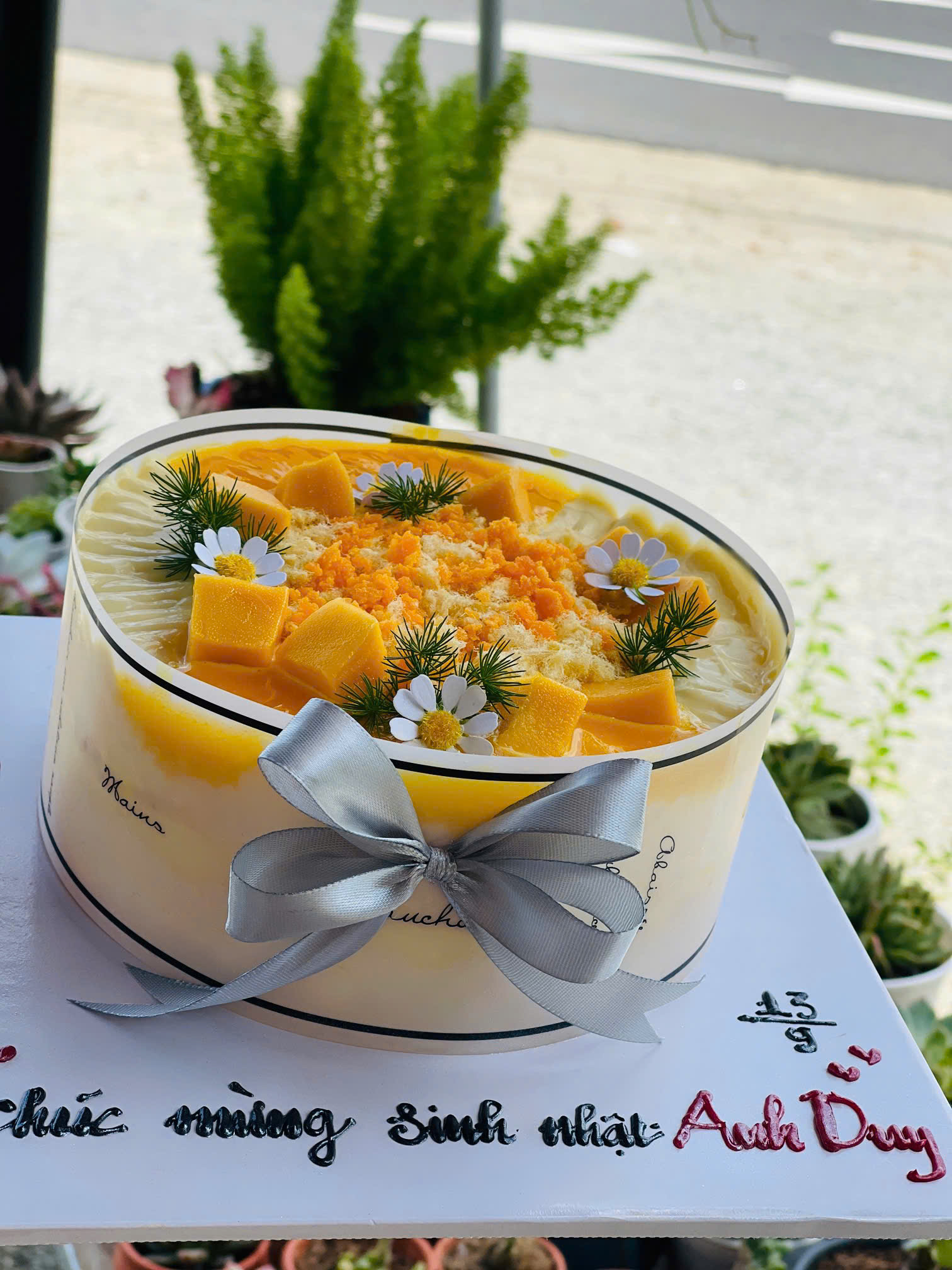 Bông lan trứng muối mix trái cây